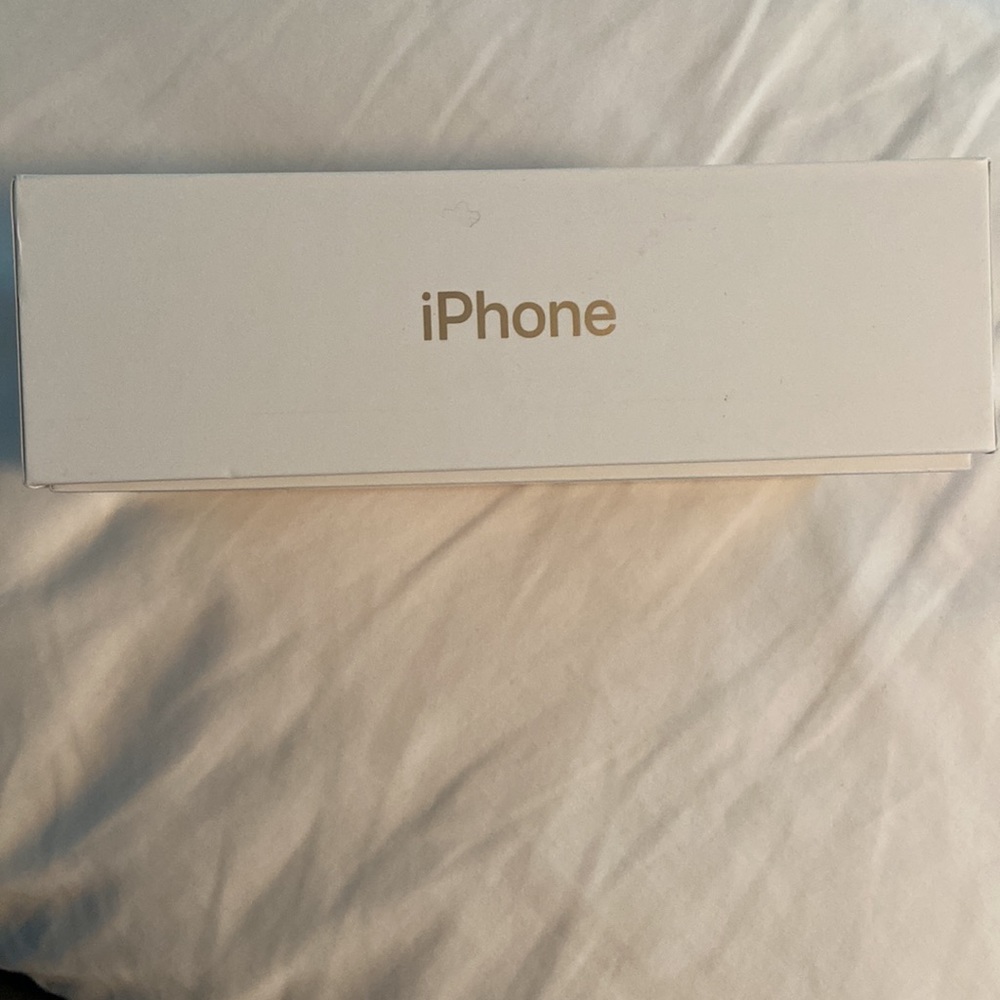 iPhone 7 Box - Picture 2 of 2